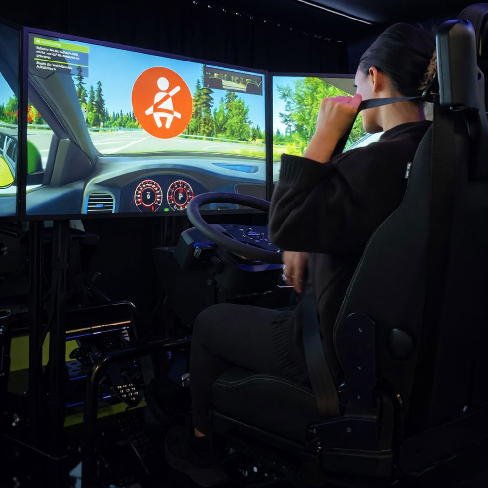 Lernen mit Fahrsimulator bei Parego Fahrschule München